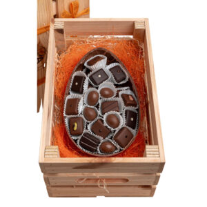 guscio di cioccolato fondente con praline in legno