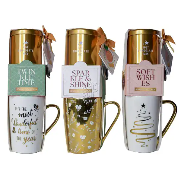 mug in ceramica con biscotti e preparato per cioccolata calda oro