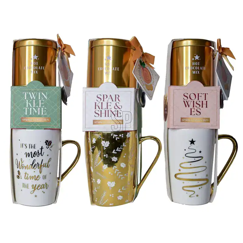 mug in ceramica con biscotti e preparato per cioccolata calda oro