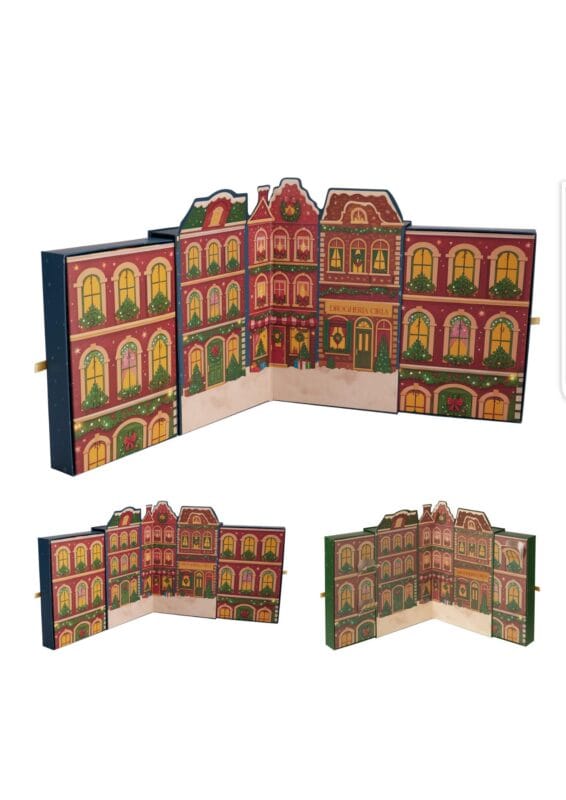 Calendario dell'Avvento Drogheria Cirla con edifici natalizi decorati