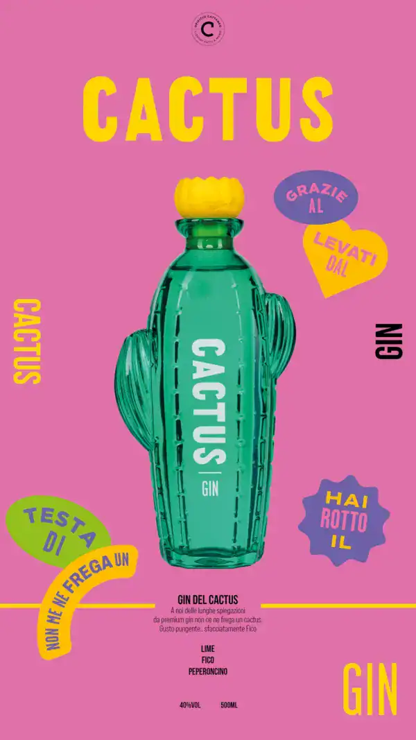 Bottiglia di Cactus Gin verde su sfondo rosa vivace